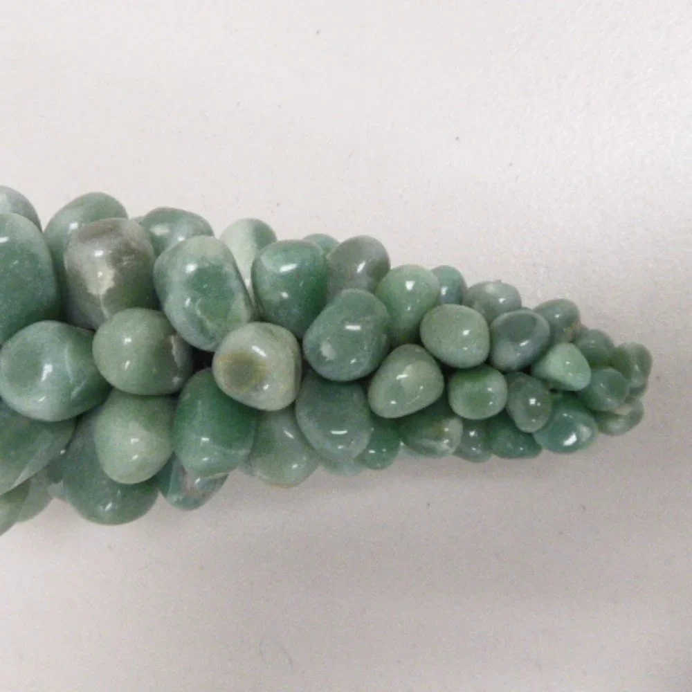 Vintage jade green quartz stone bunch of grapes 9.5 x 4